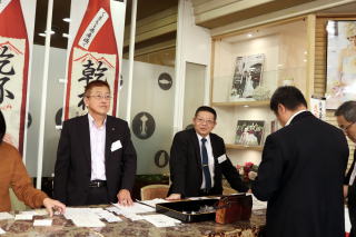還暦大同窓会 開会前受付状況 7