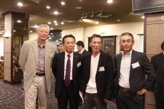 還暦大同窓会 開会前受付状況 9