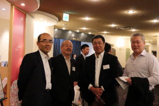 還暦大同窓会 開会前受付状況 10