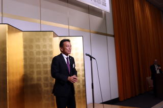 還暦大同窓会 乾杯発声 門岡浩信副会長