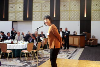還暦大同窓会 閉会の辞 岩上佐都美副会長