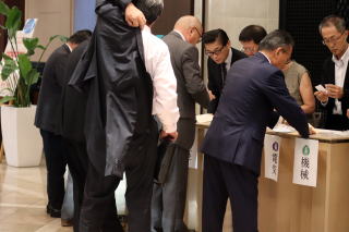 緑寿同窓会 開会前受付状況 6