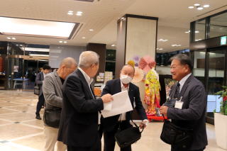 緑寿同窓会 開会前受付状況 9